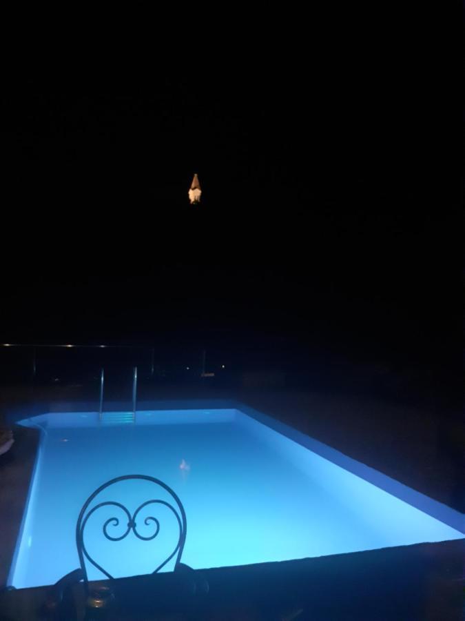 Moderna Kamena Kuca Sa Bazenom Pousada *